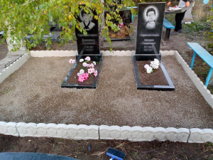 Изготовление и установка каменных столов, скамей, тумб, ваз, плит, оградок